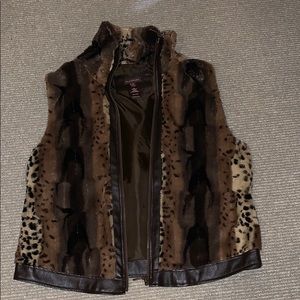 Feaux fur vest